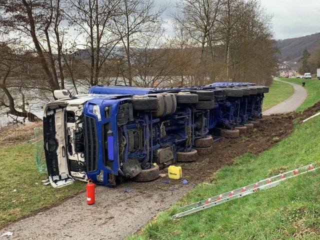 #15/21: LKW abgestürzt